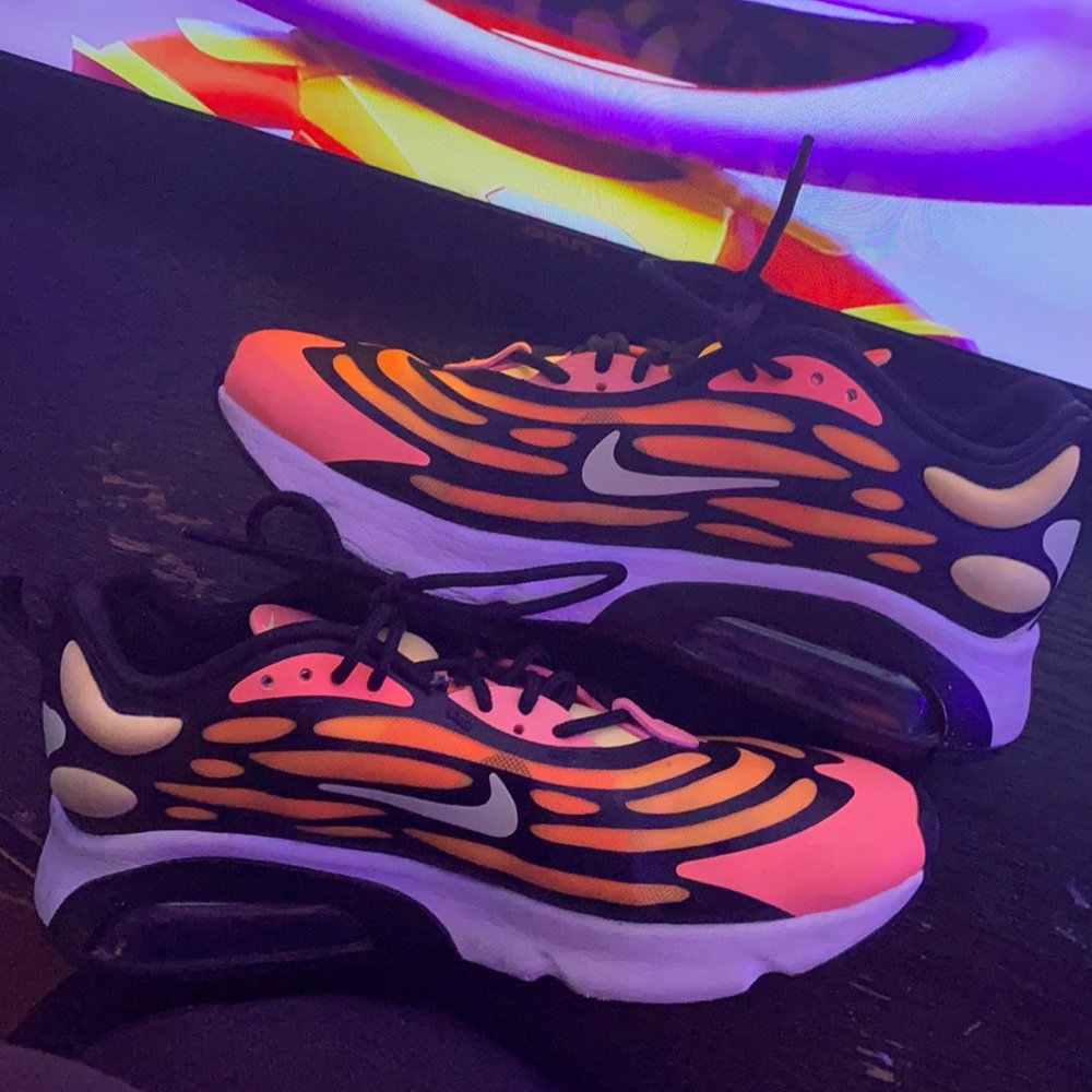Worn few times. Look brand new. Size 8